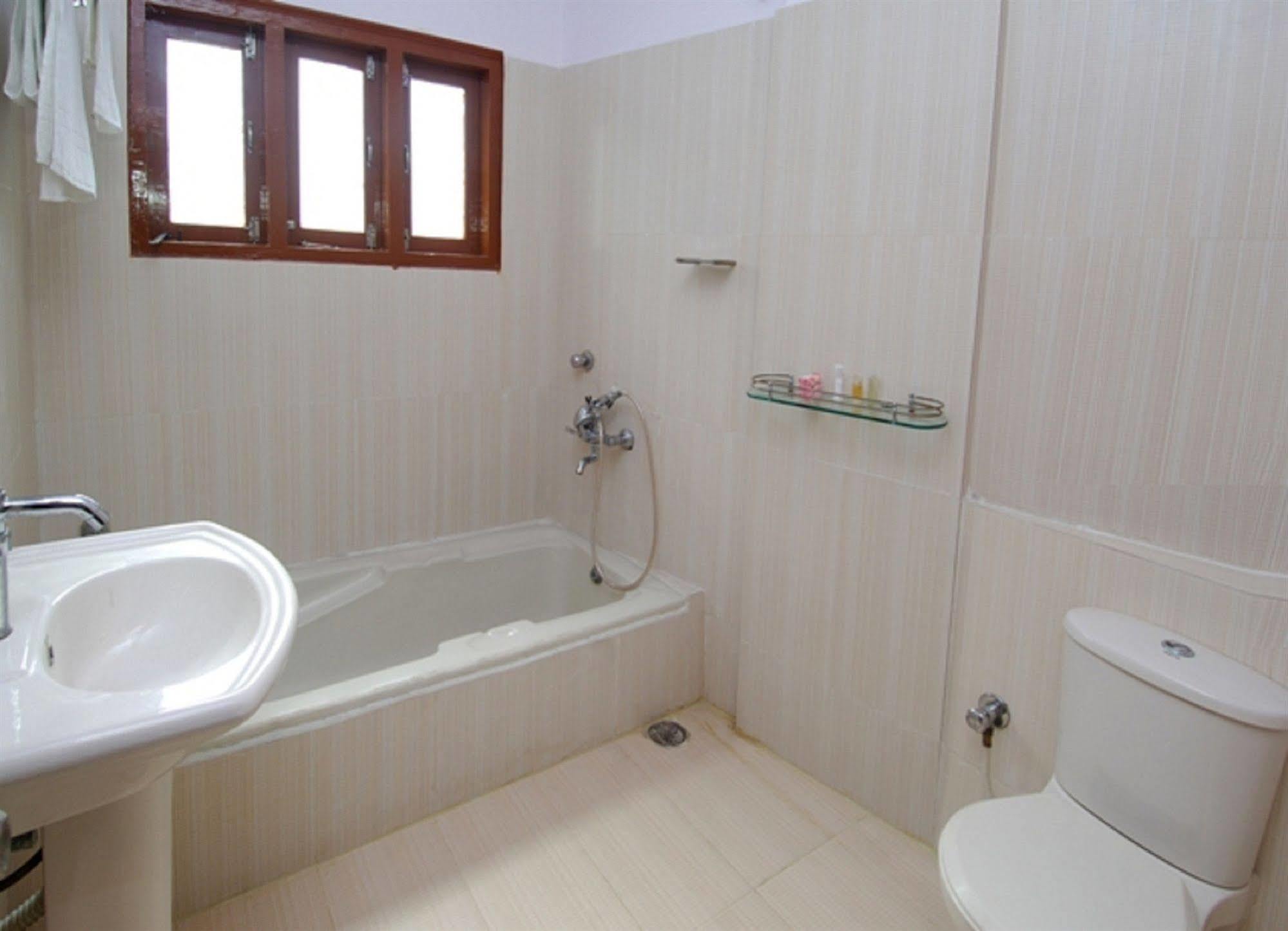 Oyo 6110 Thalassa Suites Bangalore Ngoại thất bức ảnh