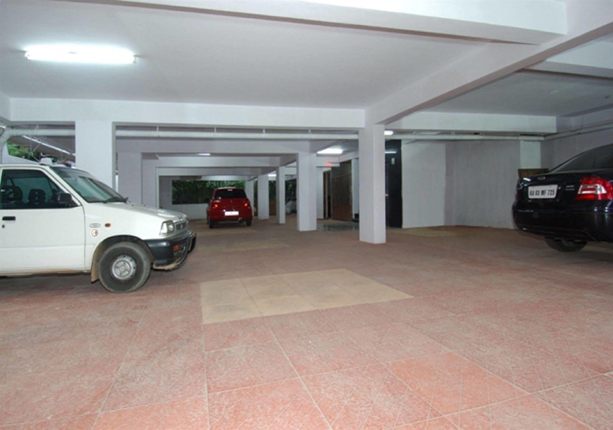 Oyo 6110 Thalassa Suites Bangalore Ngoại thất bức ảnh